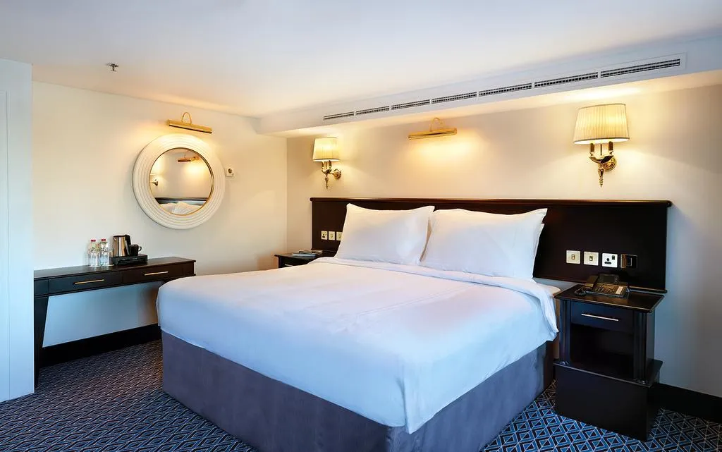 SINGLE CLASSIC Room, Queen Elizabeth 2, Dubai