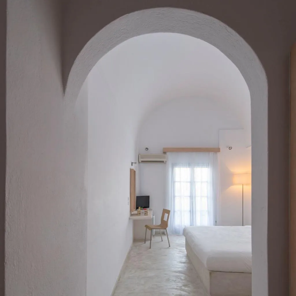 Double or Twin MOUNTAIN VIEW Room, Hotel 28, Santorini