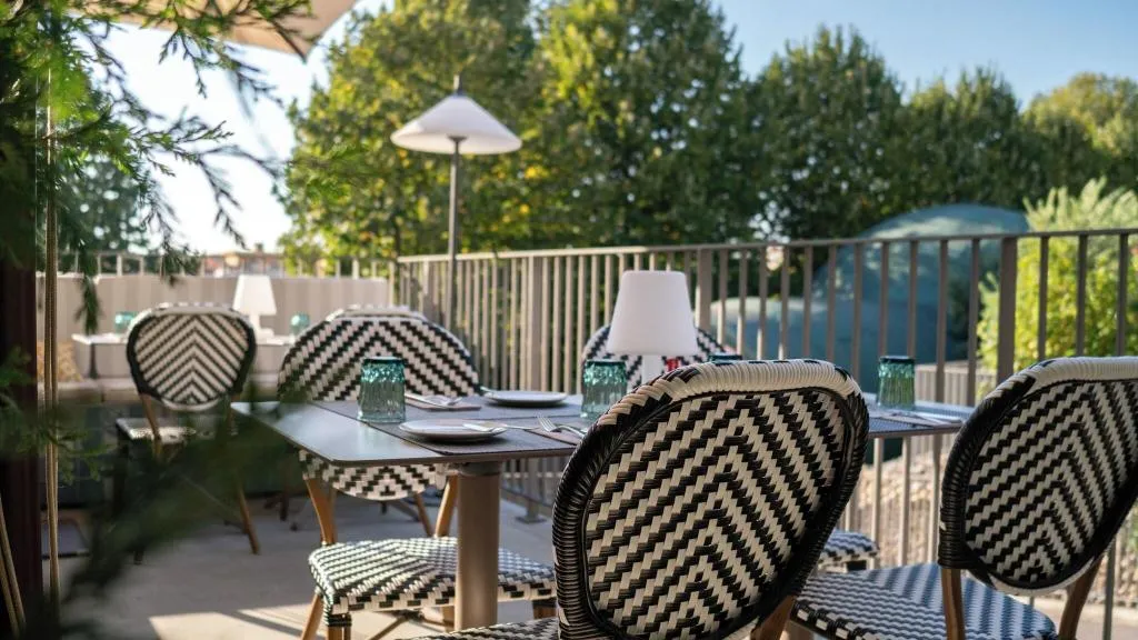 Terrace, Boeira Garden Hotel Porto Gaia, Curio Collection, Porto