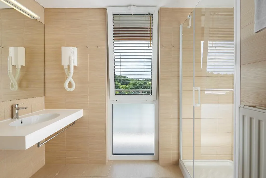 DOUBLE SINGLE USE STANDARD Room, Hotel Albatros Plava Laguna, Istria