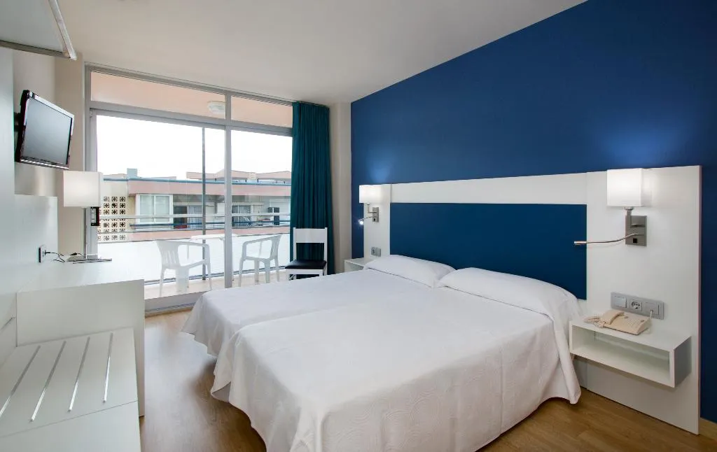 FAMILY ROOM STANDARD Room, Medplaya Monterrey, Costa Brava