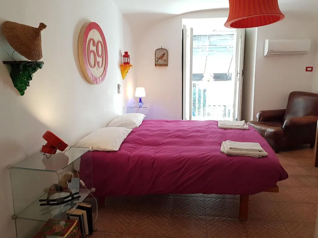 Room, Capa & Coda, Naples