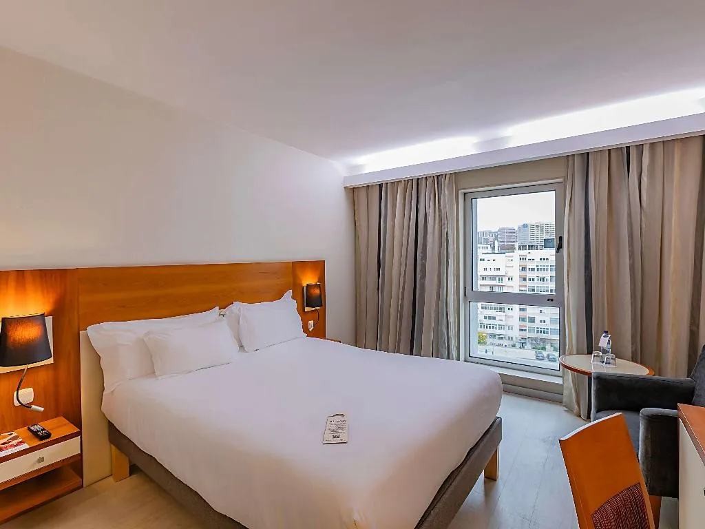 Room, Mercure Lisboa Hotel, Lisbon