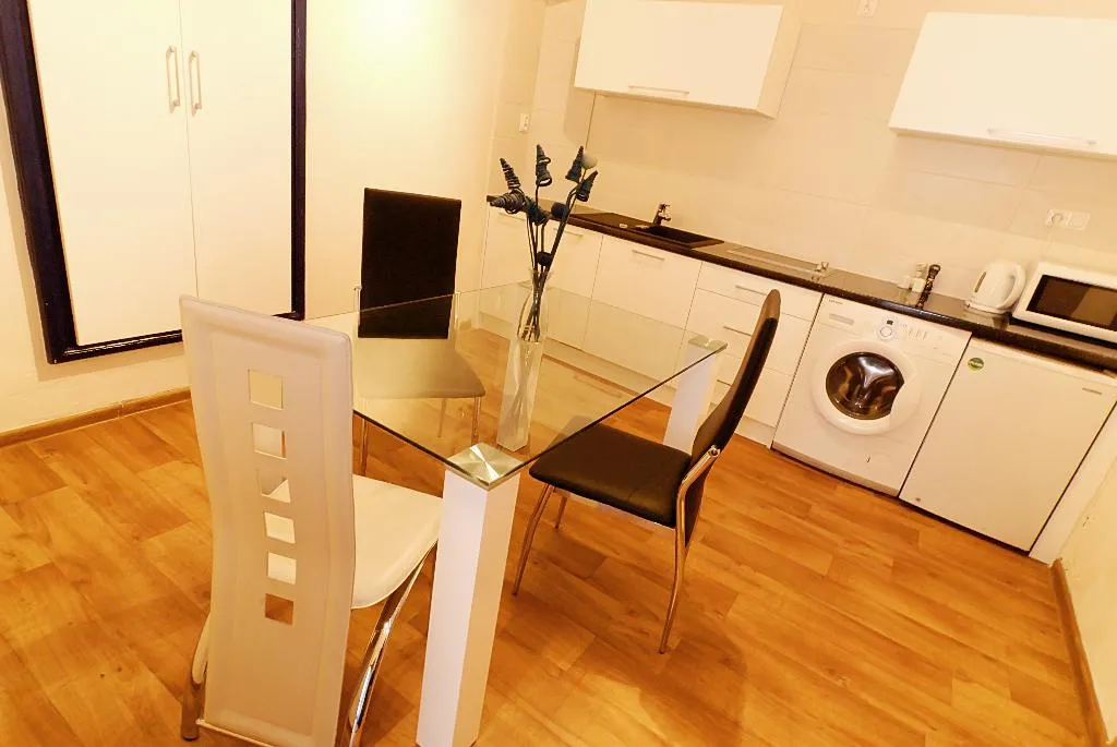 STUDIO CAPACITY 4 Room, P&J Tourist Apartments, Krakow