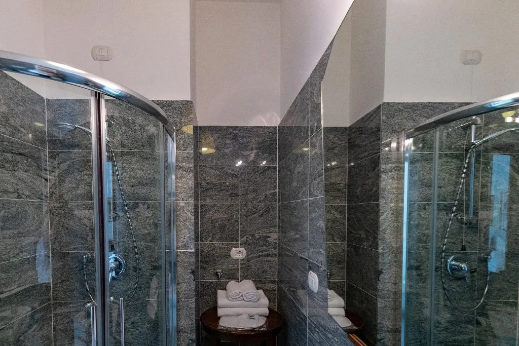 QUADRUPLE EXECUTIVE Room, Aiello Suites Executive, Milan