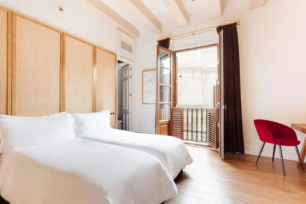 Double or Twin TWO BEDS Room, Do: Placa Reial, Barcelona