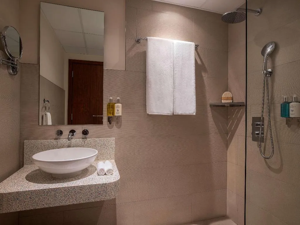 Room, Queen Elizabeth 2, Dubai
