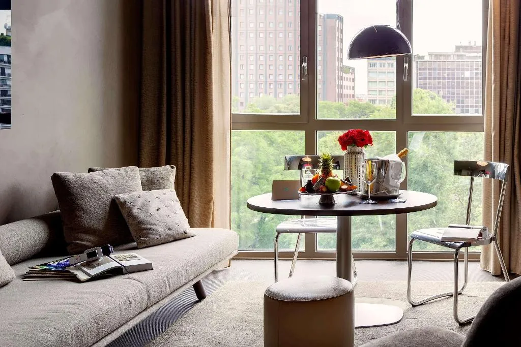 JUNIOR SUITE CITY VIEW Room, Me Milan Il Duca, Milan