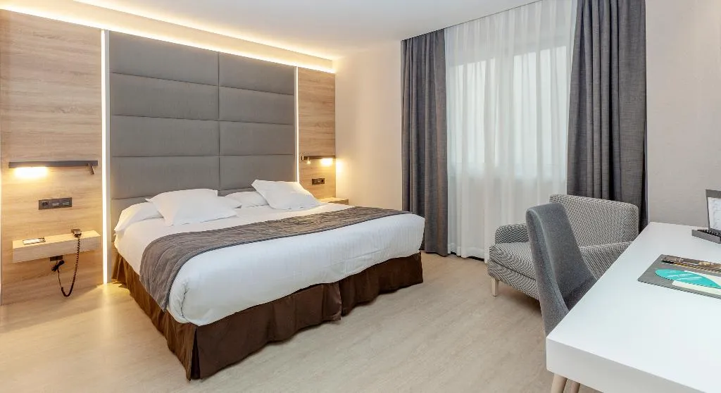 JUNIOR SUITE STANDARD Room, Liabeny, Madrid