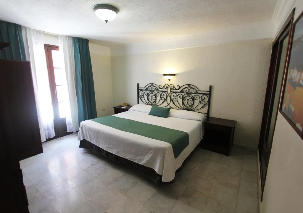 JUNIOR SUITE STANDARD Room, Hotel Francis Drake, Cancun Area