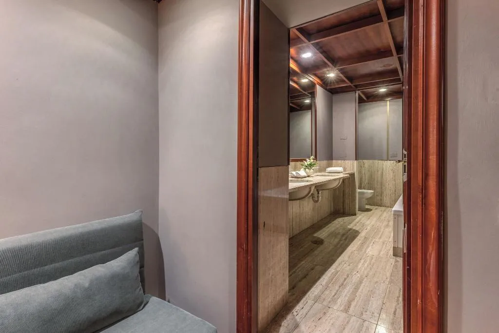 DOUBLE SUPERIOR QUEEN BED Room, Madison, Rome