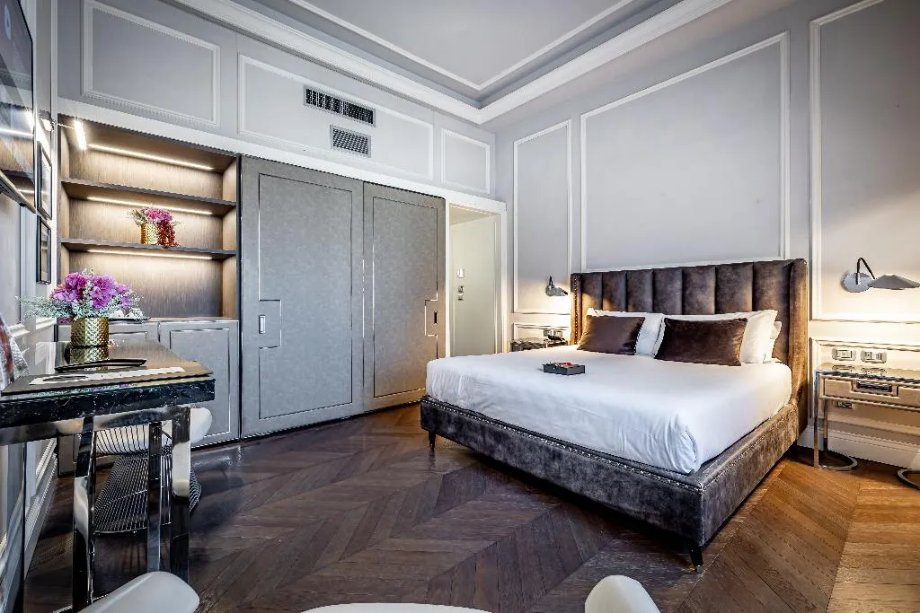 DOUBLE SUPERIOR Room, Palazzo Alfieri, Florence