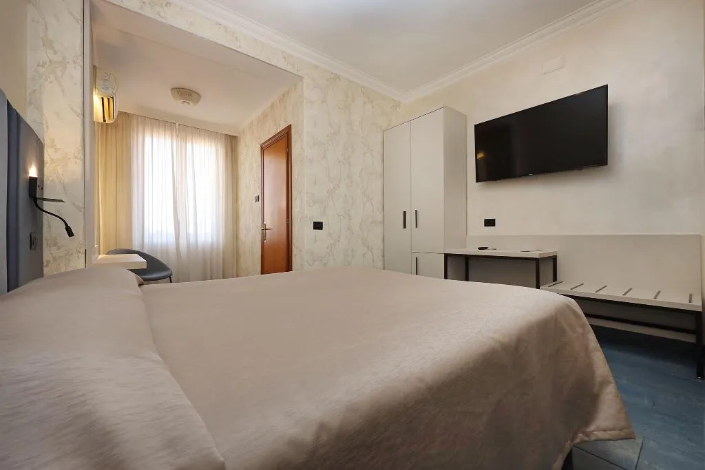 Double or Twin STANDARD Room, Rimini Hotel, Rome