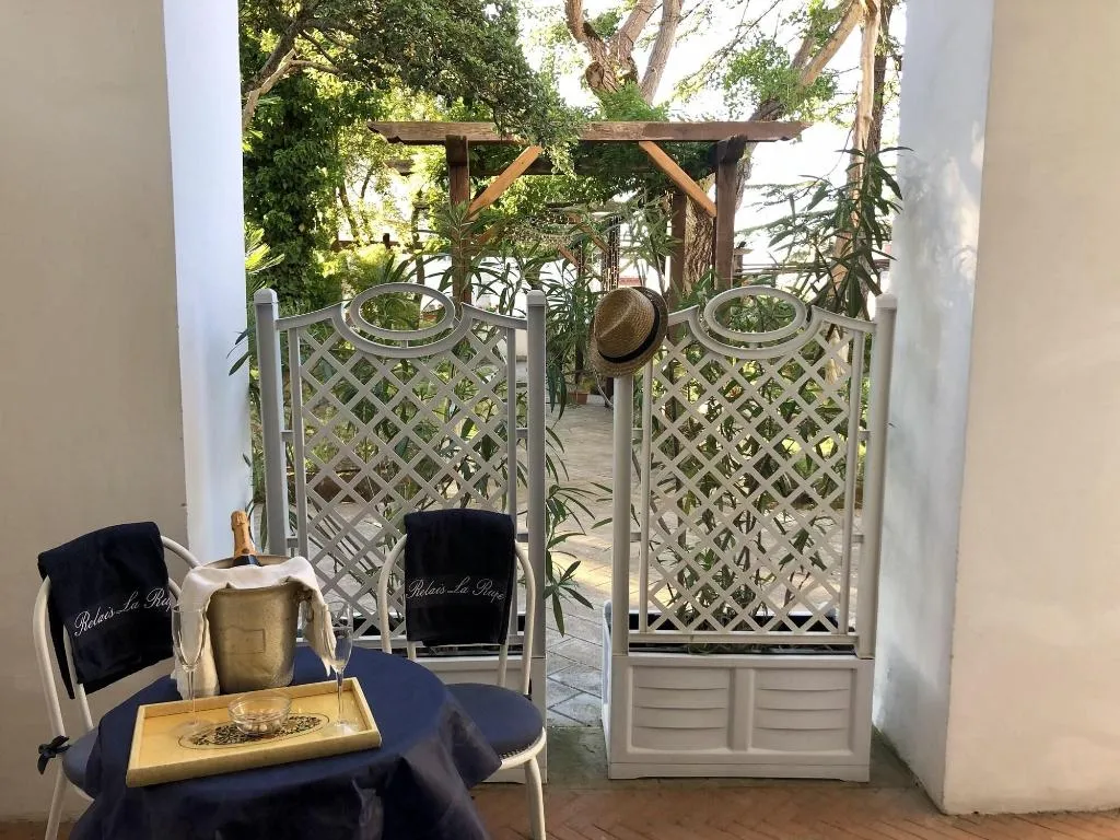 Room, Relais La Rupe, Naples