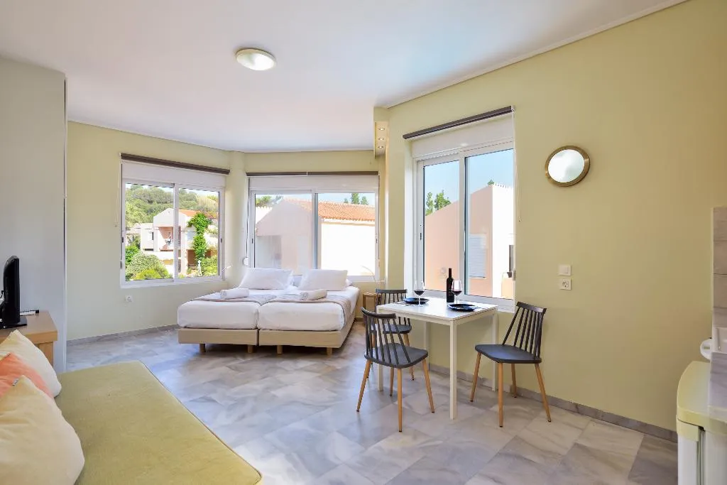 STUDIO POOL VIEW Room, Elma's Dream Apartments, Crete