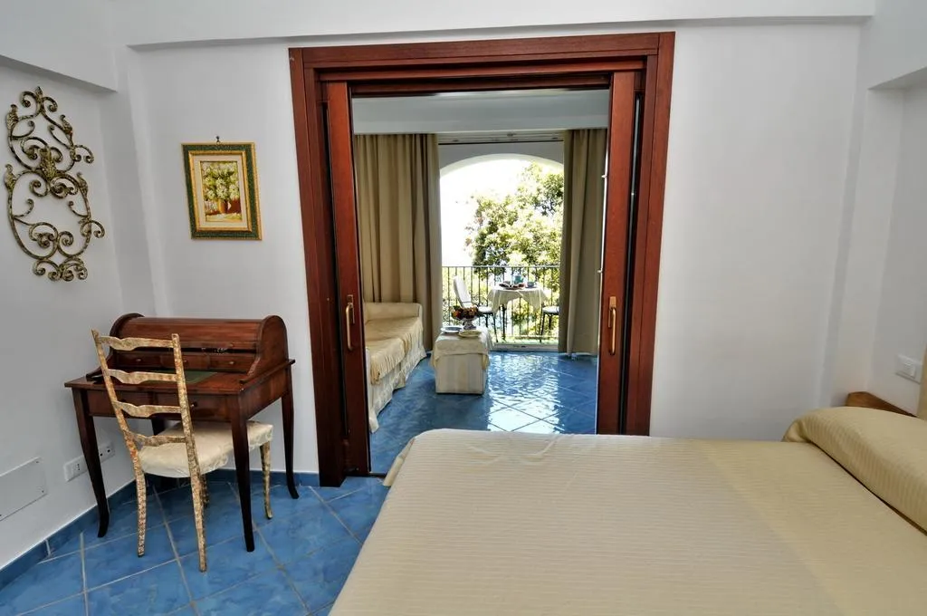 Room, La Conca Azzurra, Naples