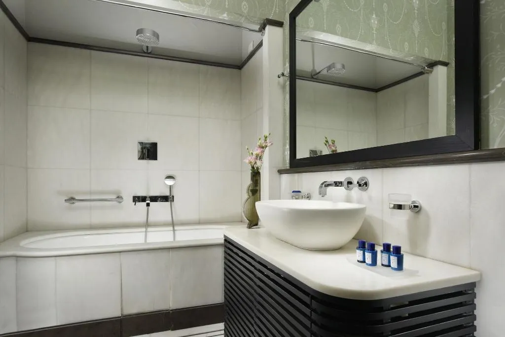 JUNIOR SUITE STANDARD Room, San Firenze Suites And Spa, Florence
