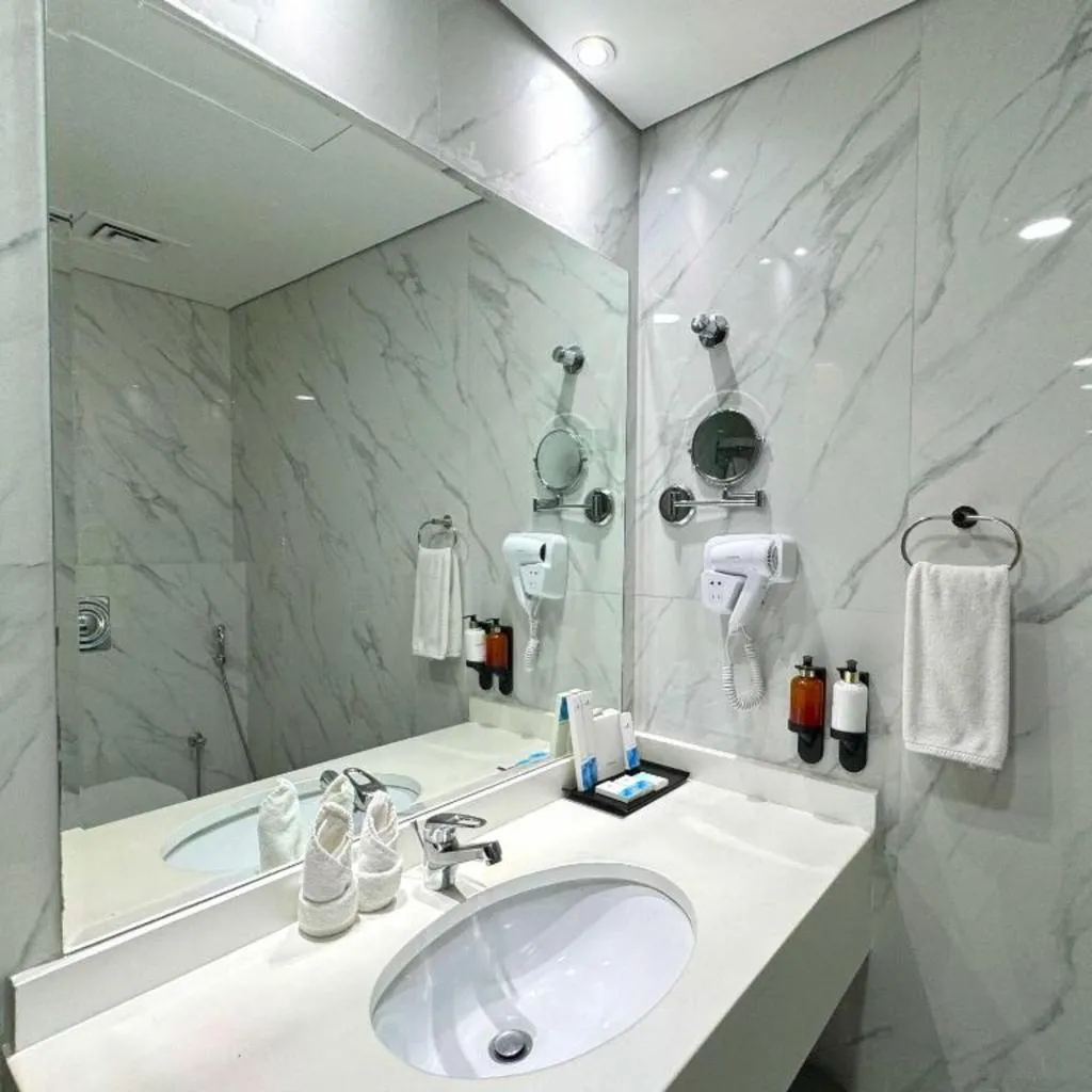 SUITE THREE BEDROOMS Room, Sunday Mega Hotel Sheikh Zayed Road Near DIFC, Dubai