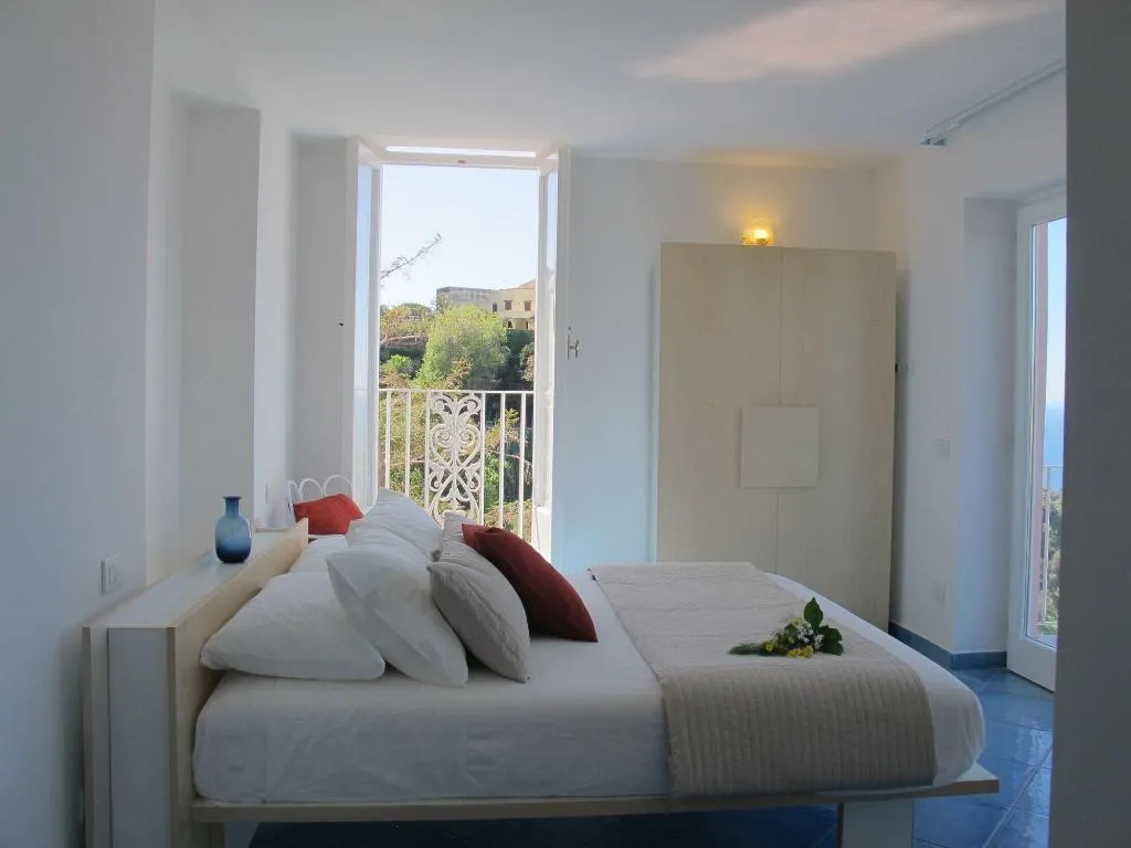 Room, Antonio Massa Lubrense, Naples