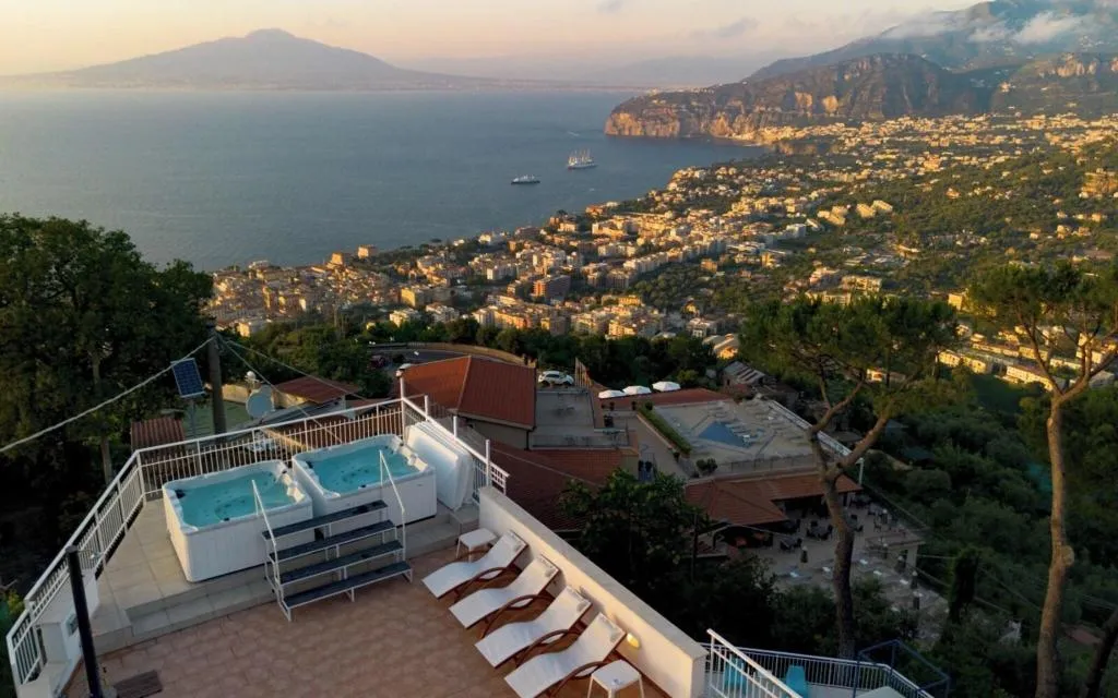 Pool, Villa Fiorita, Naples