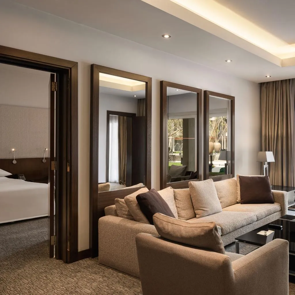 SUITE STANDARD Room, Dusit Thani LakeView Cairo, Cairo