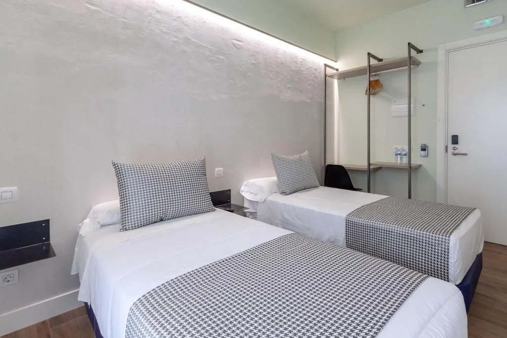 Room, Hostal Charlotte, Madrid