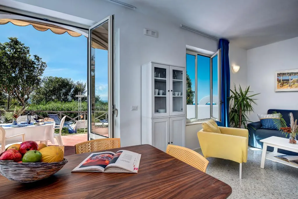 APARTMENT THREE BEDROOMS TWO BATHROOMS Room, Gocce Di Capri  Residence, Naples