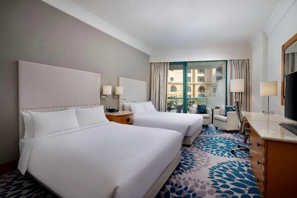 TWIN DELUXE Room, Hilton Dubai Jumeirah, Dubai