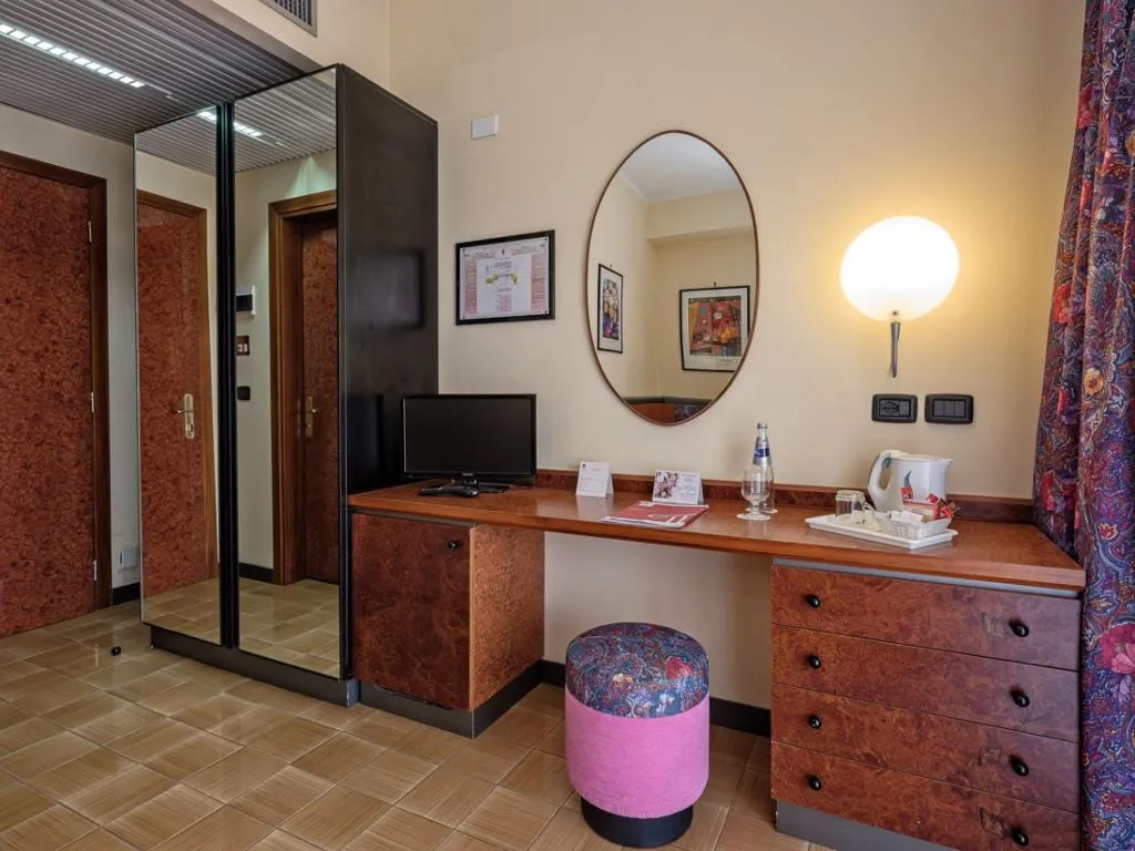 SINGLE STANDARD Room, Caesar Palace, Catania