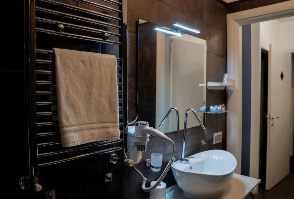 Room, Yacht Club Angioino, Naples