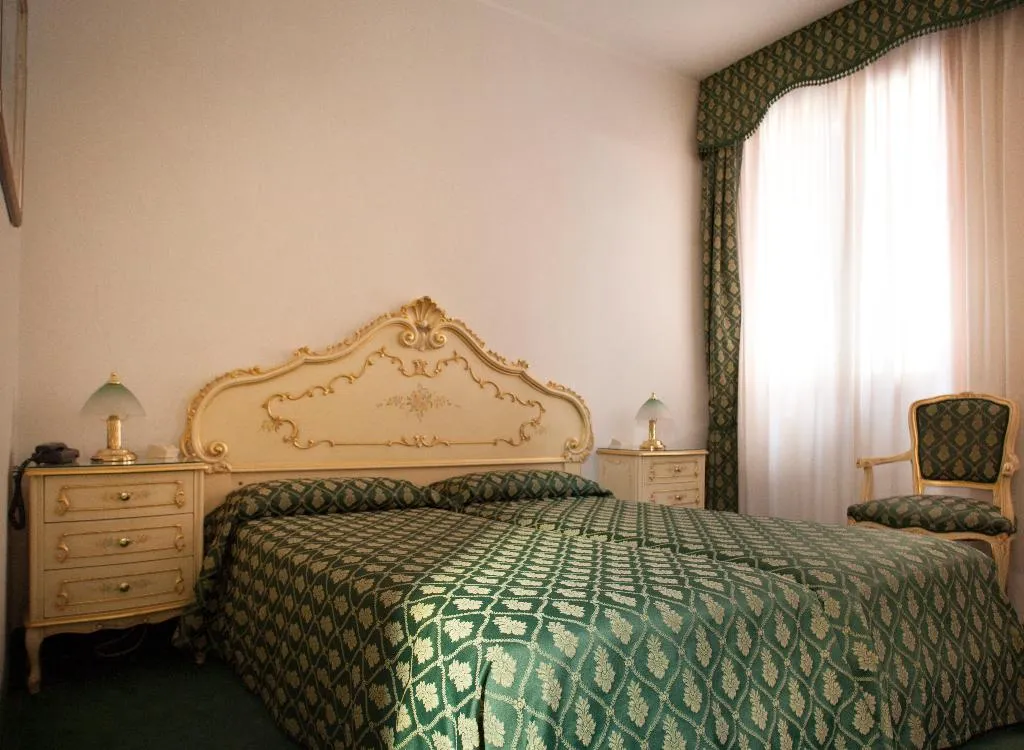 Double or Twin STANDARD Room, Commercio e Pellegrino, Venice