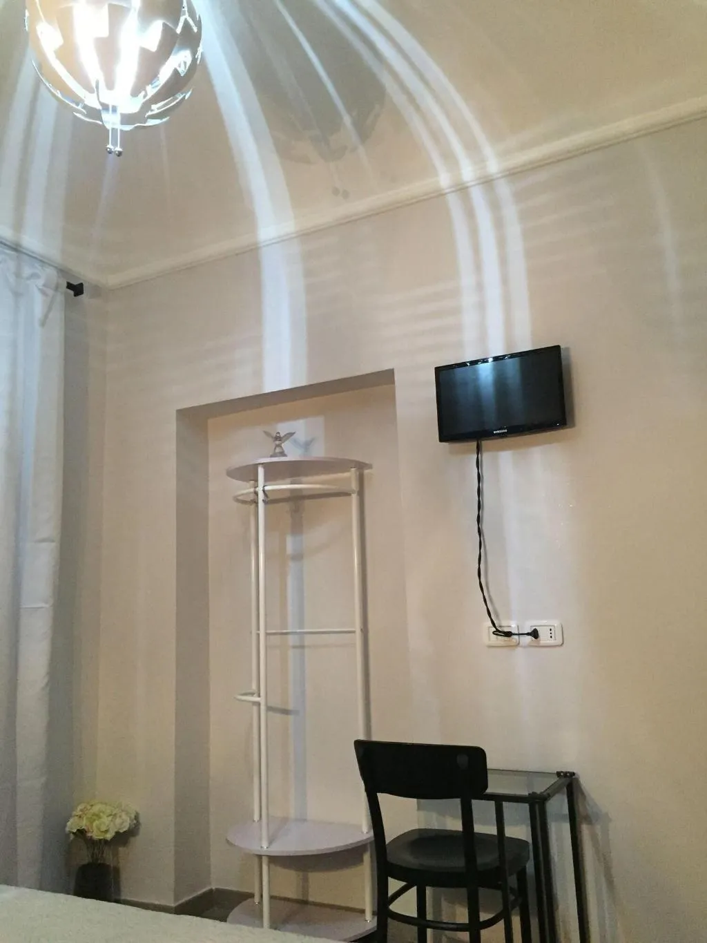 Room, Babyface, Naples