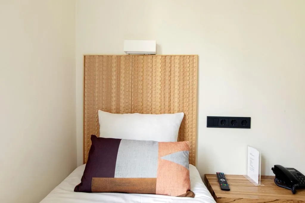 SINGLE STANDARD Room, Quentin Golden Bear Hotel, Amsterdam