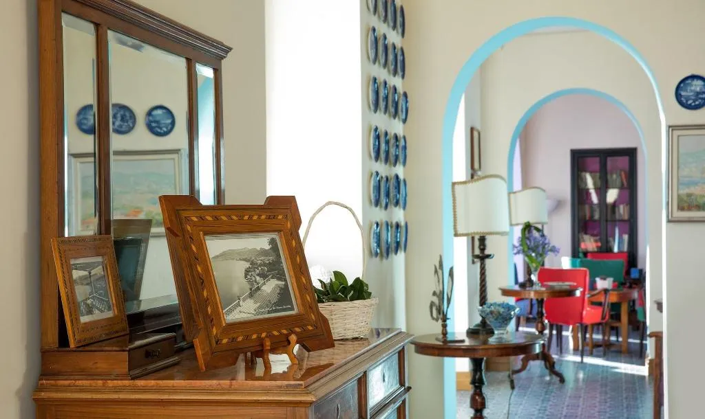 Lobby, Minerva, Naples