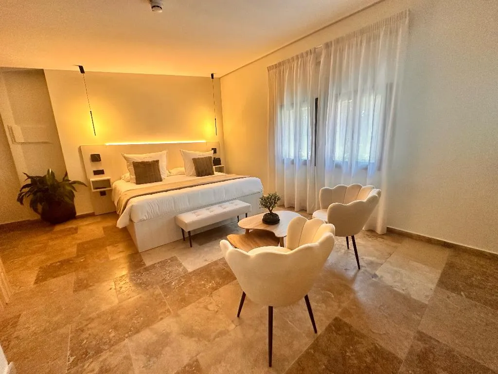 SUITE DELUXE ONE BED Room, Boutique Hotel Comtal Empuries, Costa Brava