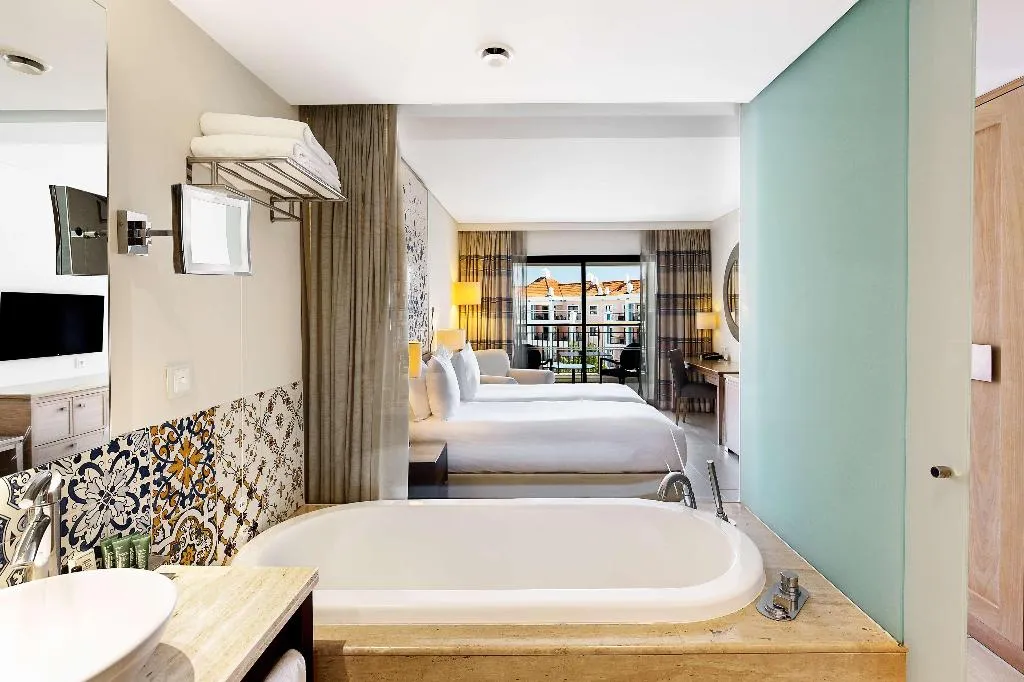DOUBLE DELUXE KING BED Room, Hilton Vilamoura As Cascatas Golf Resort & Spa, Algarve