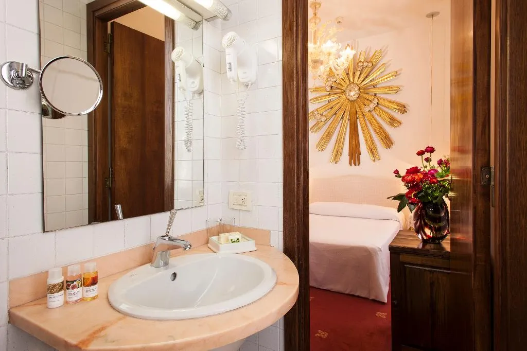 Double or Twin STANDARD Room, Columbia, Rome