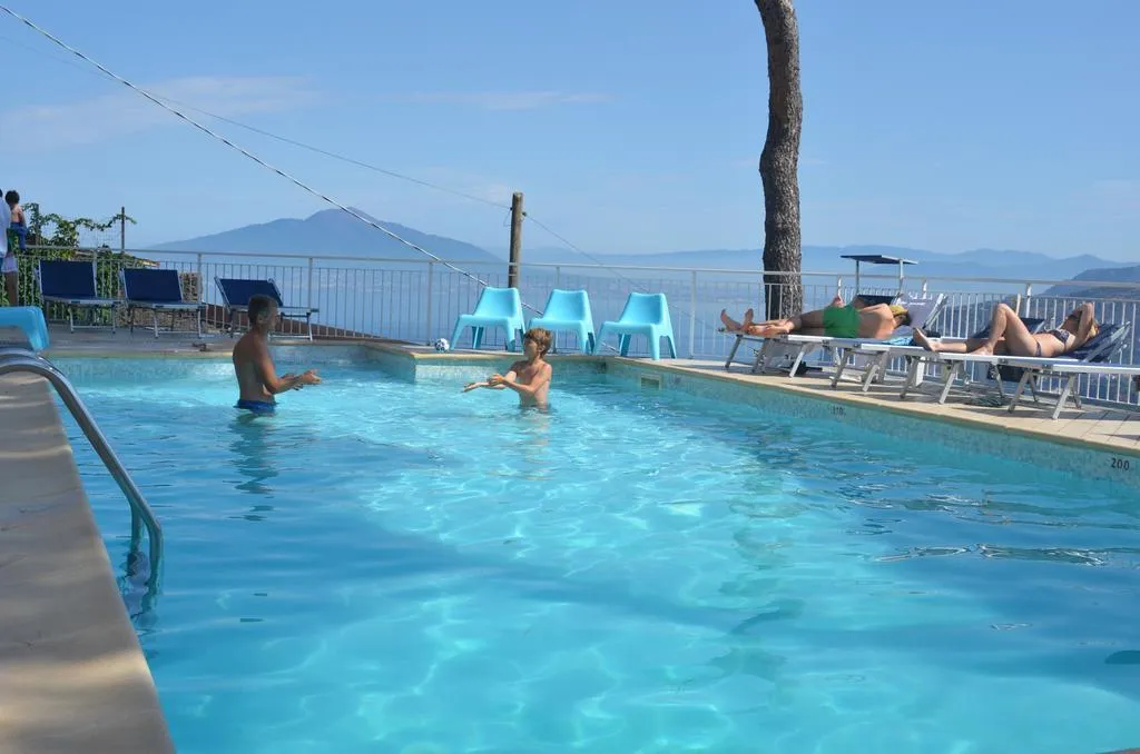 Pool, Residence Le Terrazze Sorrento, Naples