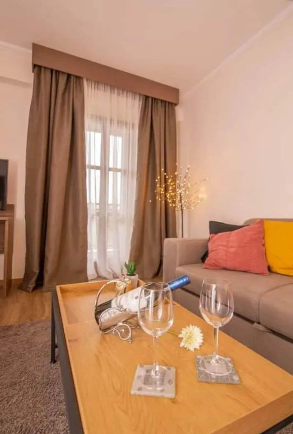 Room, Mont Helmos, Athens