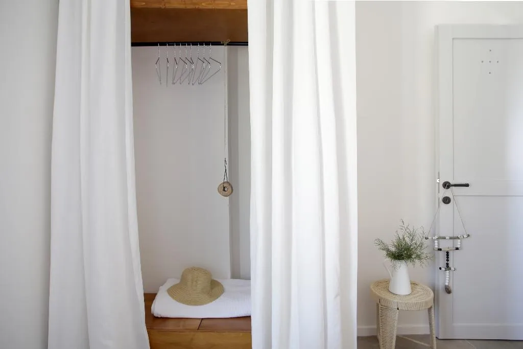 VILLA WITH PRIVATE POOL Room, Vino Houses, Santorini
