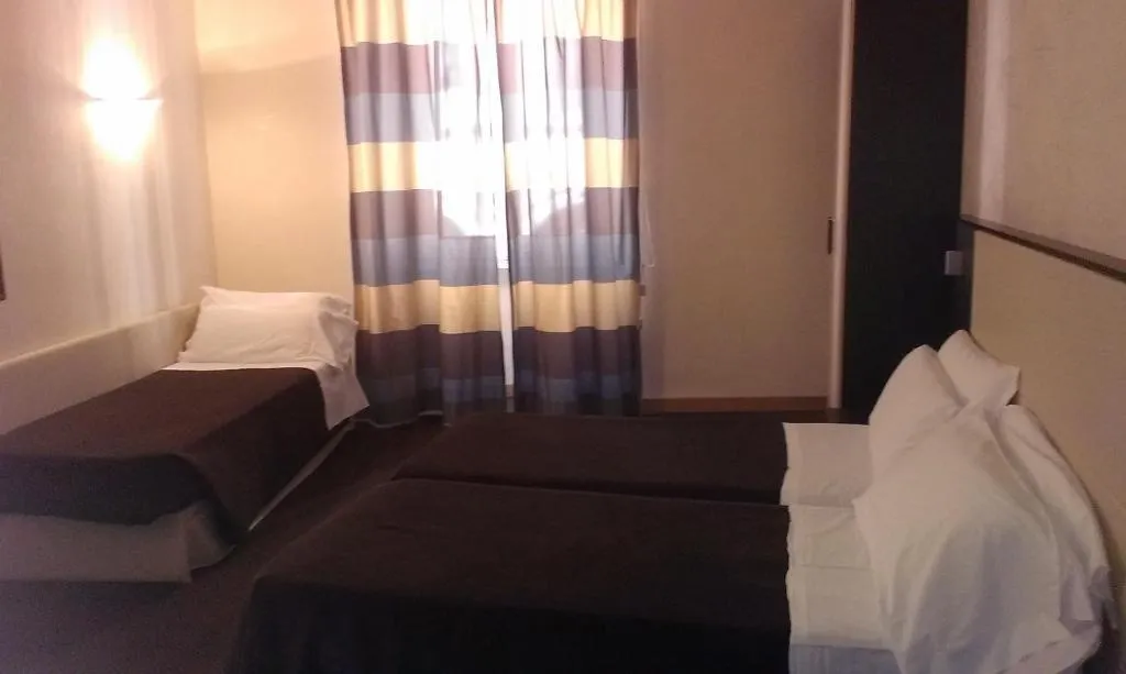 TRIPLE SUPERIOR Room, Tritone, Rome