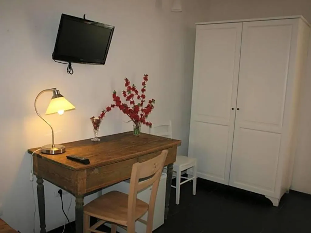 Room, Sbarcadero, Catania