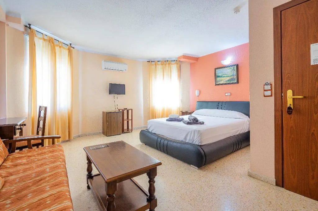 SINGLE BASIC Room, Hotel Velis, Costa Del Sol