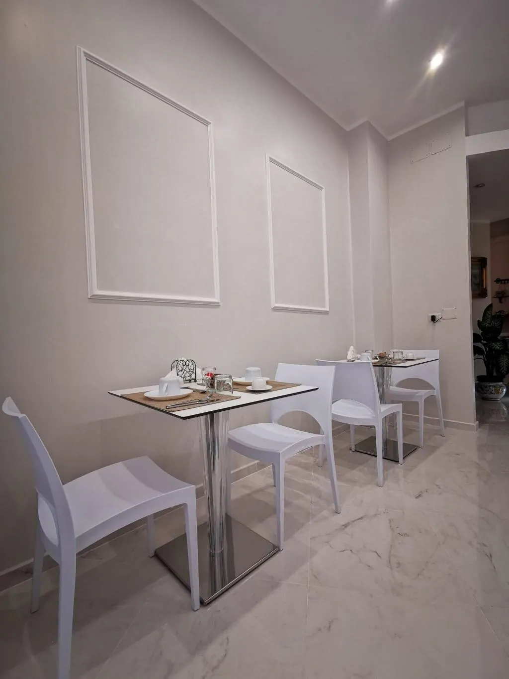 Restaurant, Residenza Borbonica, Naples