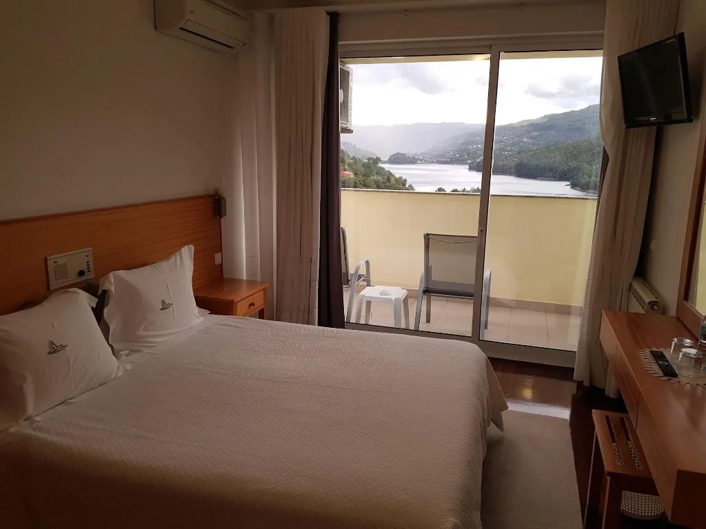 Room, Hotel Lagoa Azul do Gerês, Porto