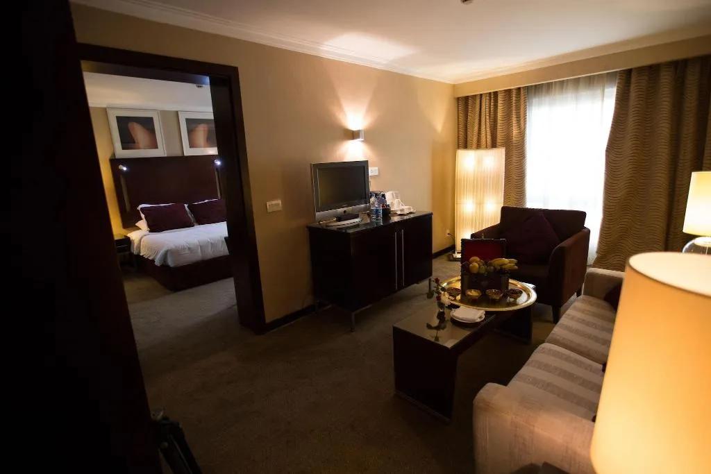 SUITE EXECUTIVE KING BED Room, Radisson Blu Cairo Heliopolis, Cairo