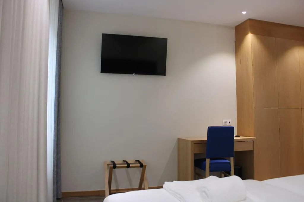 TRIPLE STANDARD Room, Oporto Station Hostel & Rooms, Porto