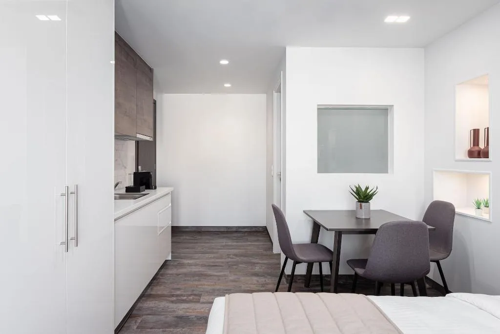 Room, Athenian Spirit, Athens