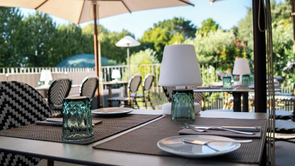 Terrace, Boeira Garden Hotel Porto Gaia, Curio Collection, Porto