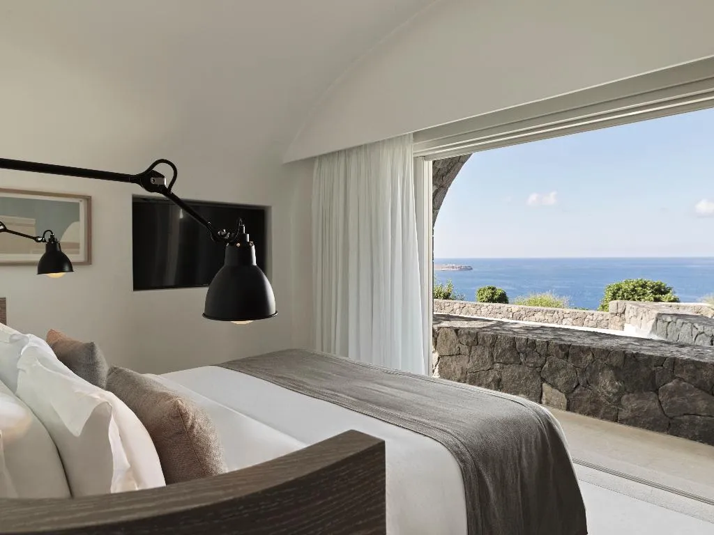 VILLA THREE BEDROOMS Room, Canaves  Epitome, Santorini